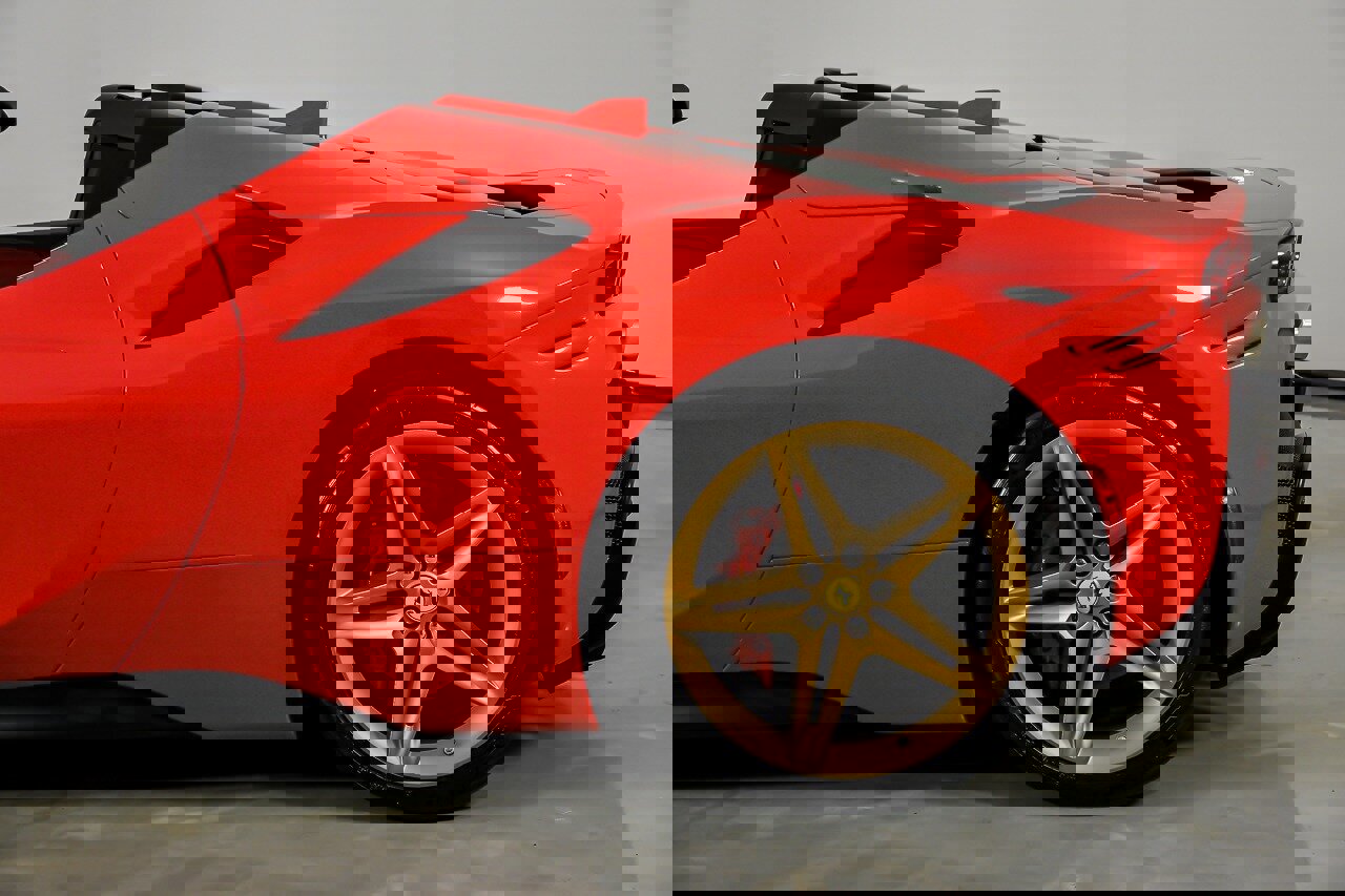 Used 2022 Ferrari SF90 Spider image 9