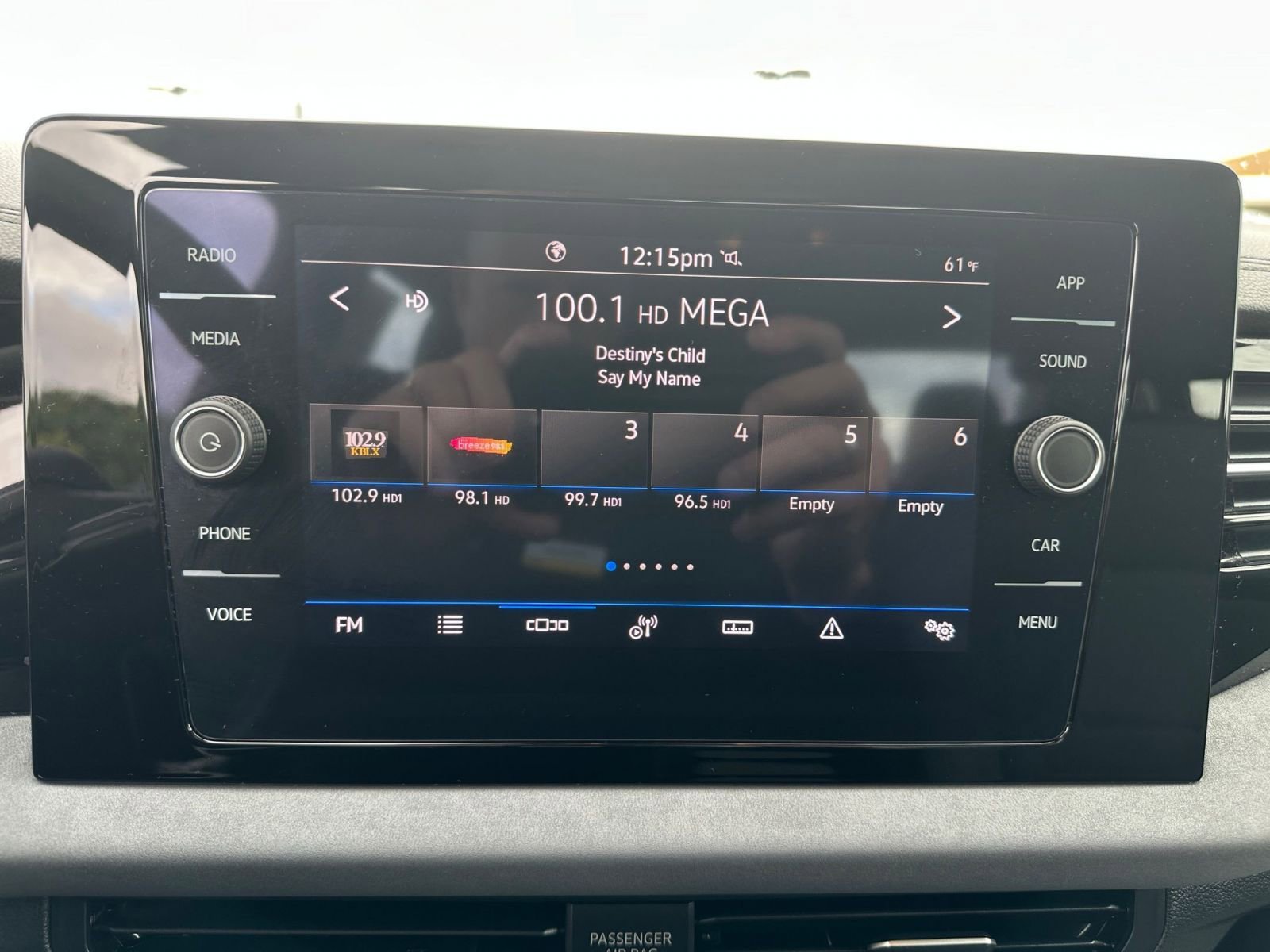 Used 2025 Volkswagen Jetta SE image 21