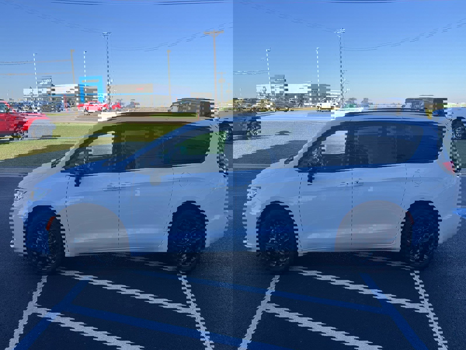 New 2026 Chrysler Pacifica Select w/ S Appearance Package image 11