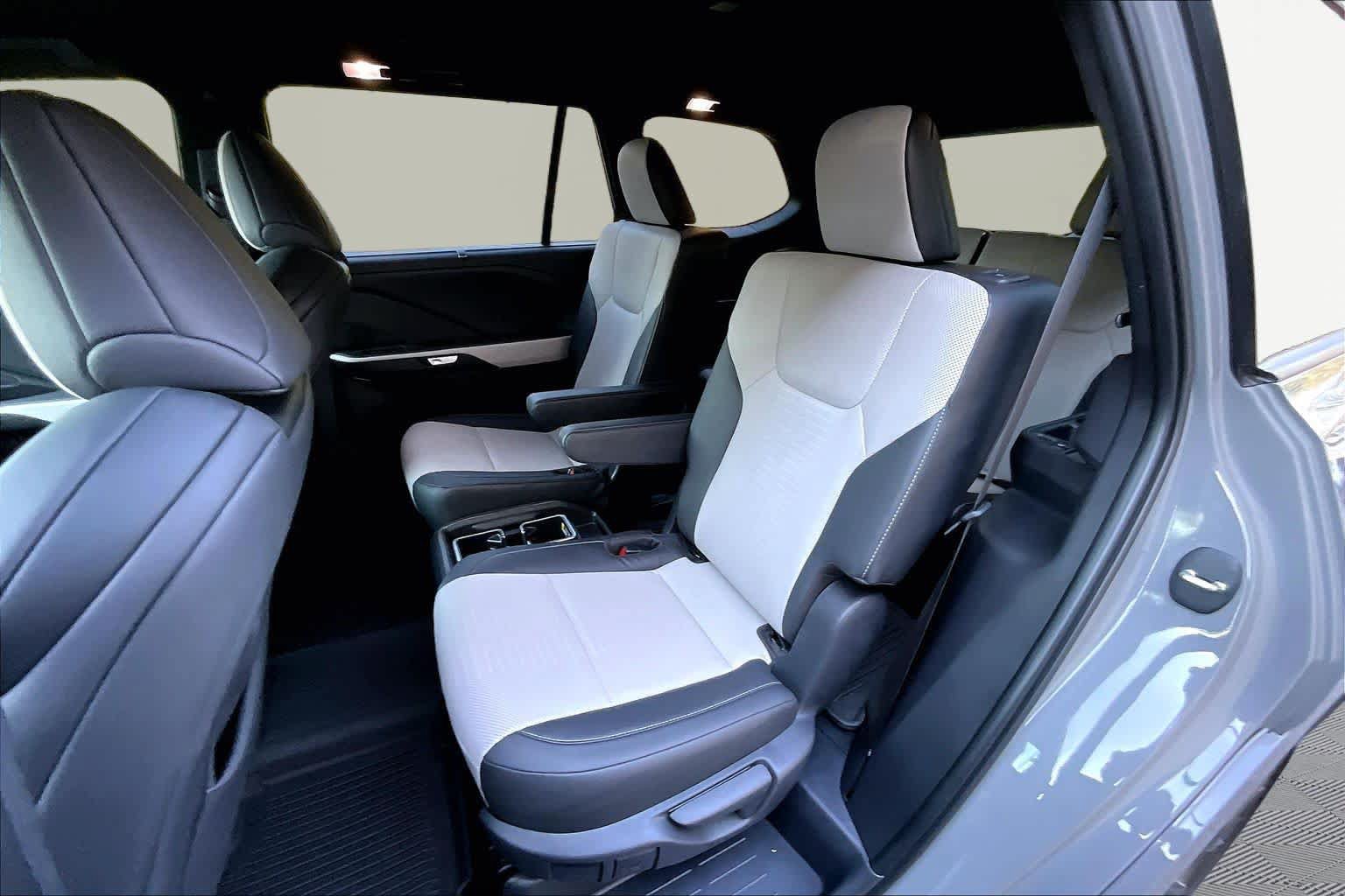 Used 2025 Lexus TX 500h AWD w/ Technology Package image 21