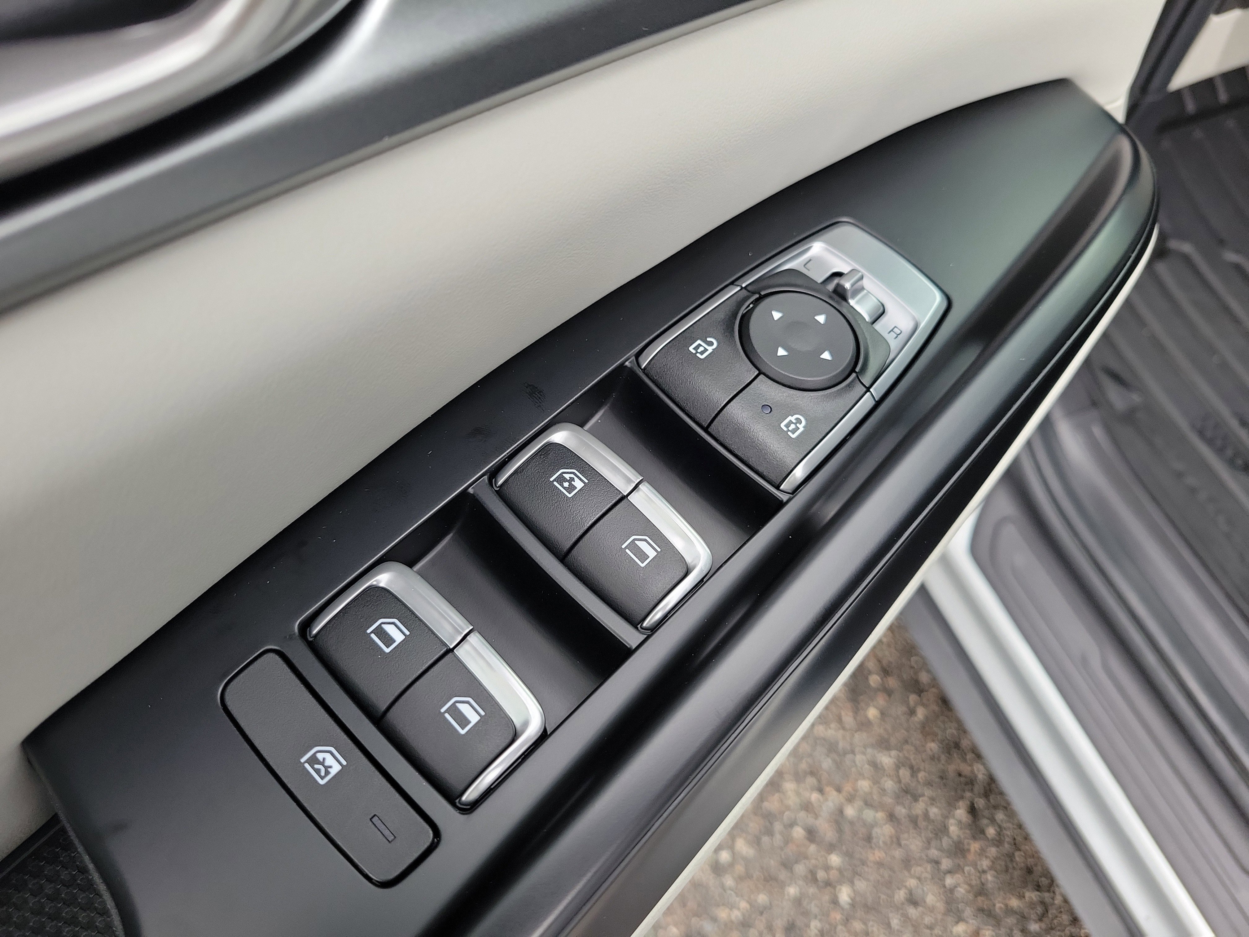 Certified 2023 Kia Carnival LX image 20