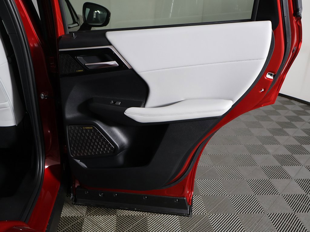 New 2025 Mitsubishi Outlander SE image 29