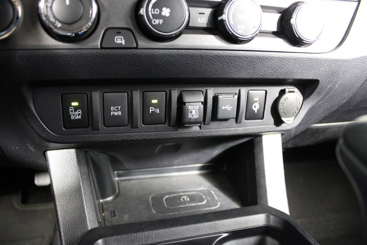 Used 2020 Toyota Tacoma TRD Sport w/ Technology Package AWD/4WD image 17