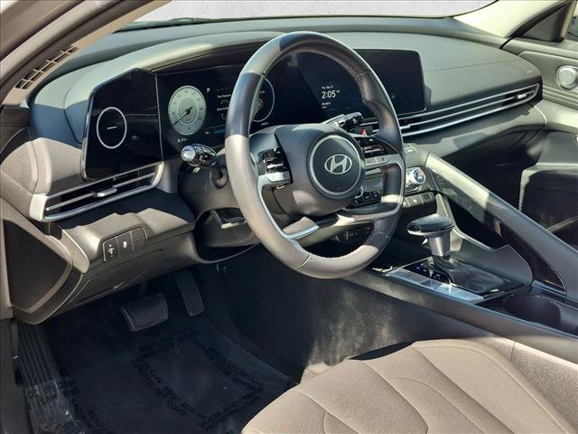 Used 2025 Hyundai Elantra SEL FWD image 10