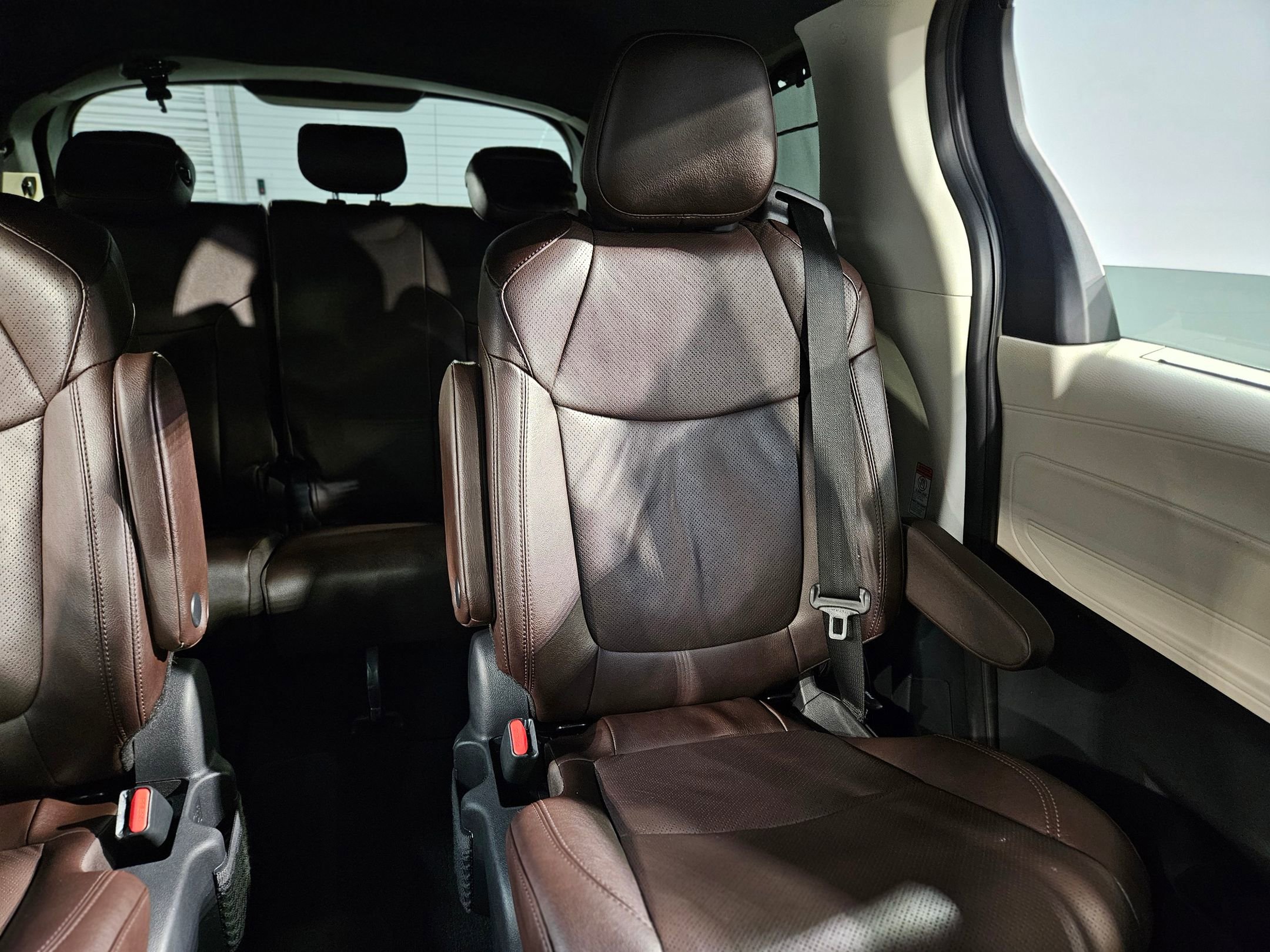 Used 2023 Toyota Sienna Platinum image 14