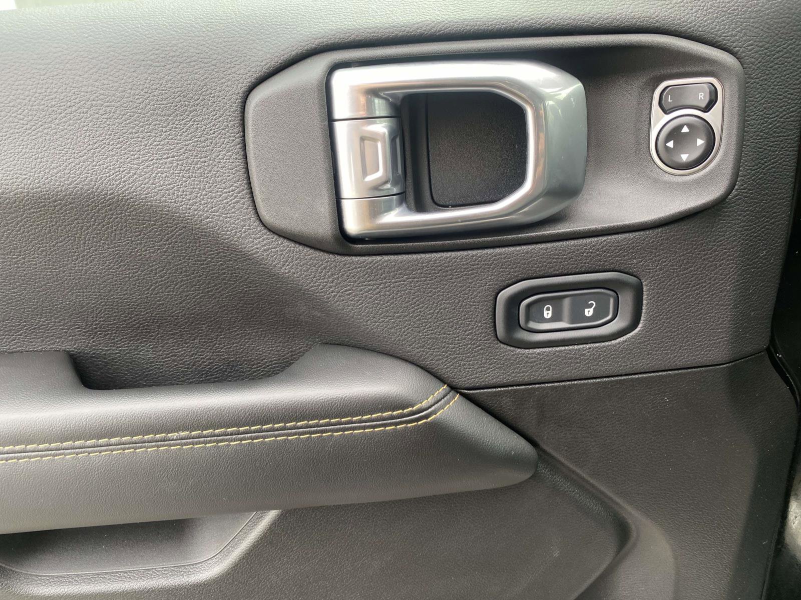 Used 2024 Jeep Wrangler Unlimited Sahara w/ Technology Group image 17