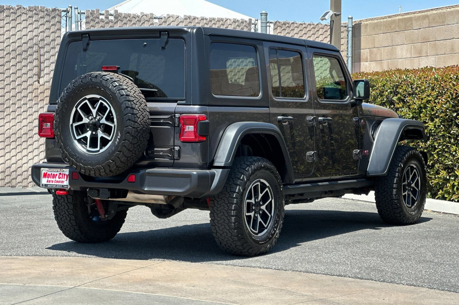 Used 2025 Jeep Wrangler Unlimited Rubicon AWD/4WD image 4