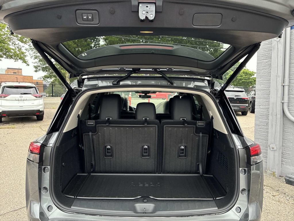 New 2026 Nissan Pathfinder Platinum w/ Cargo Package AWD/4WD image 4