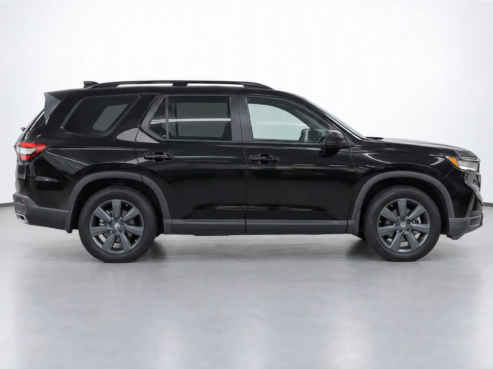 Used 2023 Honda Pilot Sport image 4