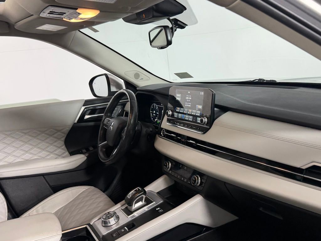 Used 2024 Mitsubishi Outlander SEL AWD/4WD image 32