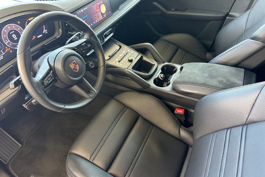 Used 2026 Porsche Cayenne GTS AWD/4WD image 10