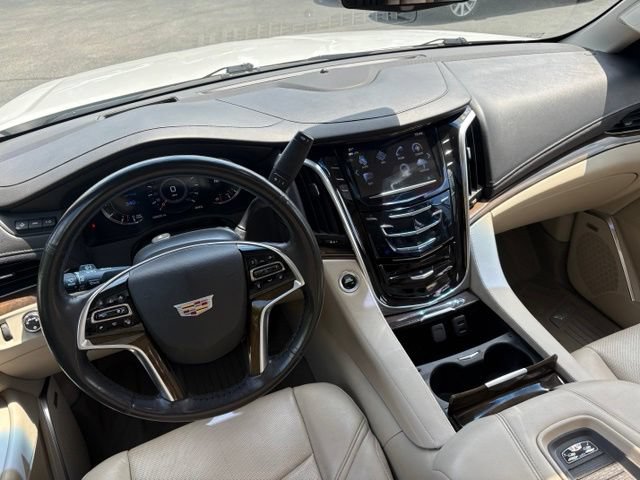 Used 2019 Cadillac Escalade Luxury AWD/4WD image 23
