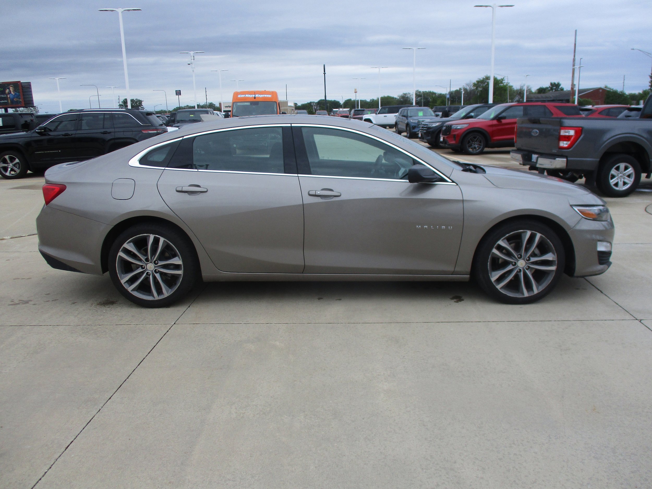 Used 2023 Chevrolet Malibu LT w/ Driver Confidence Package FWD image 5