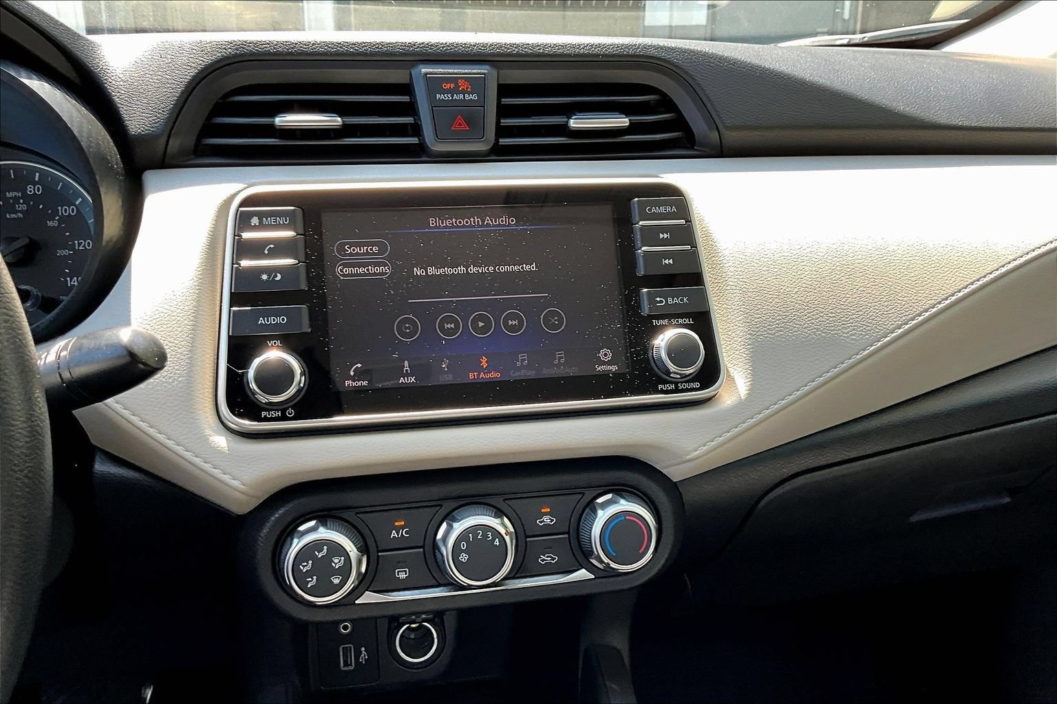 Used 2022 Nissan Versa SV FWD image 13