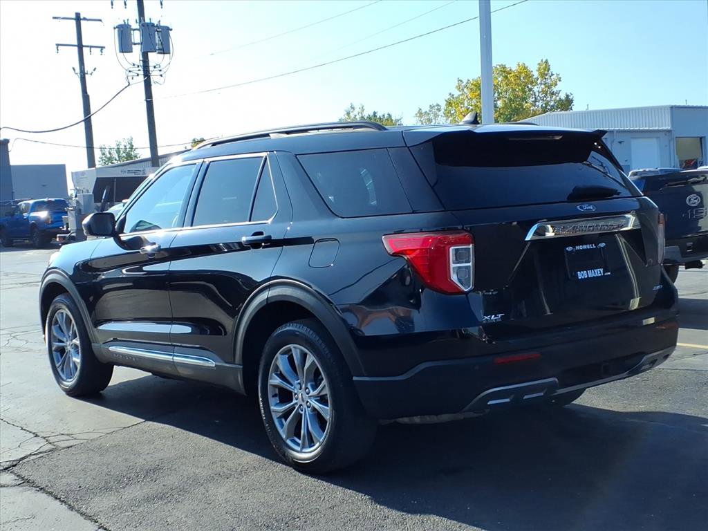 Used 2022 Ford Explorer XLT w/ Equipment Group 202A image 7