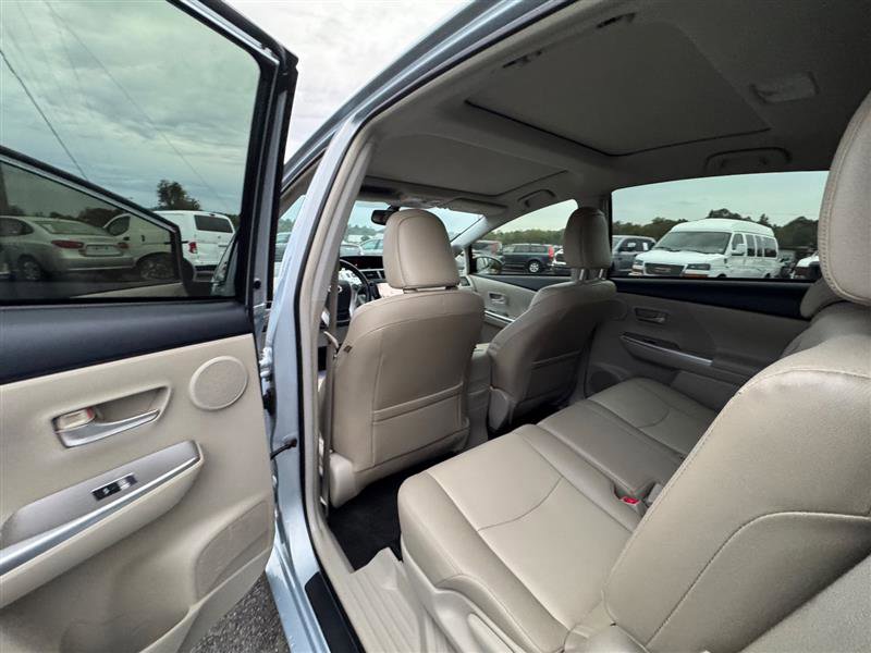 Used 2014 Toyota Prius V Five image 40