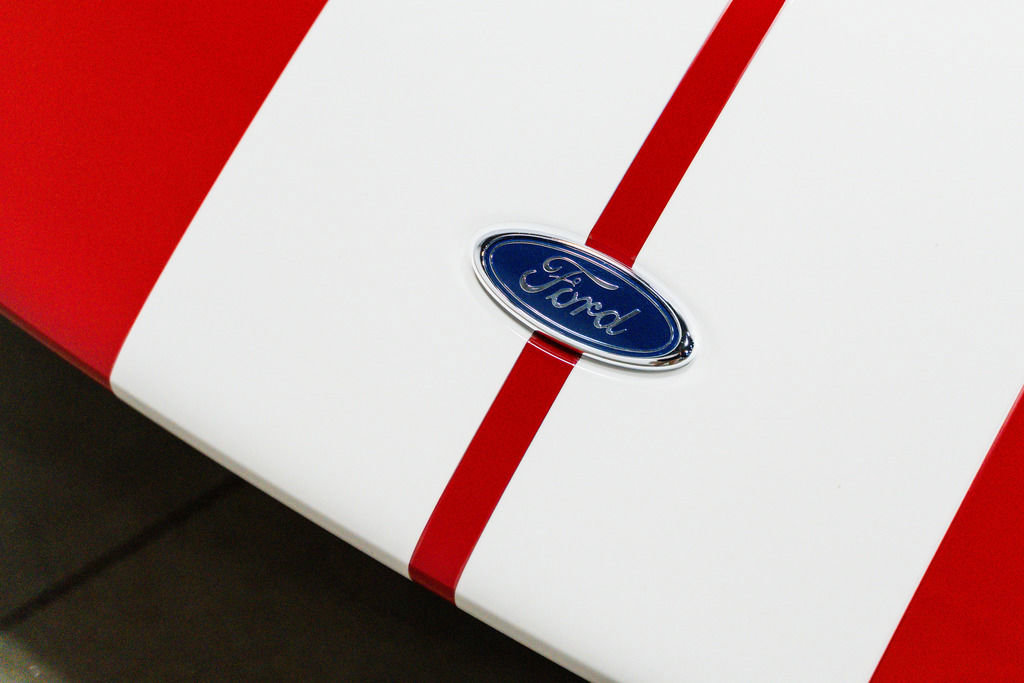 Used 2005 Ford GT RWD image 9