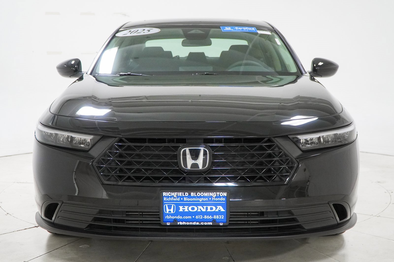 Certified 2025 Honda Accord SE image 3
