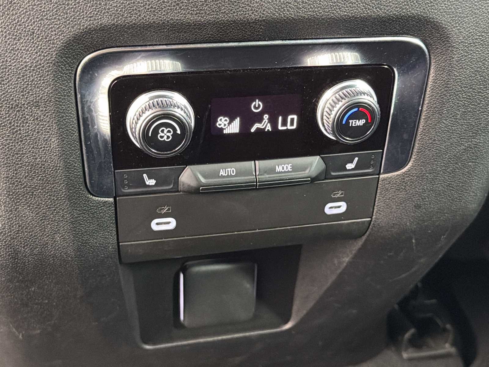 Used 2024 GMC Yukon XL Denali RWD image 23