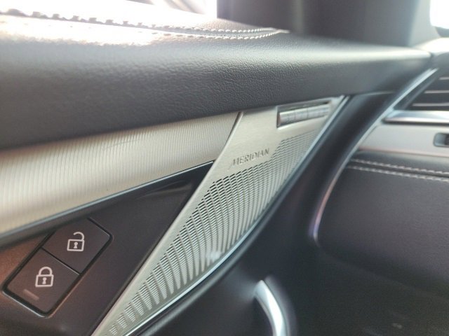 Used 2025 Jaguar F-PACE R-Dynamic S image 38