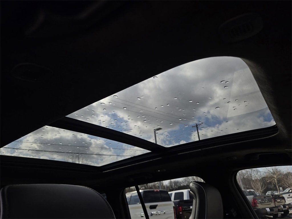 New 2025 Jeep Grand Cherokee Summit image 10