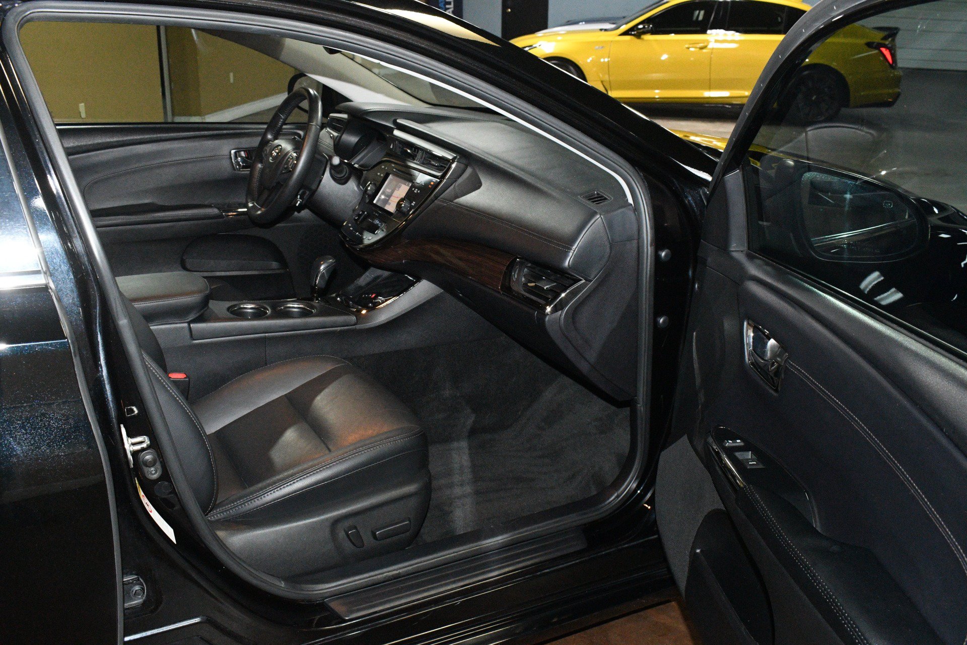 Used 2015 Toyota Avalon XLE Touring FWD image 46