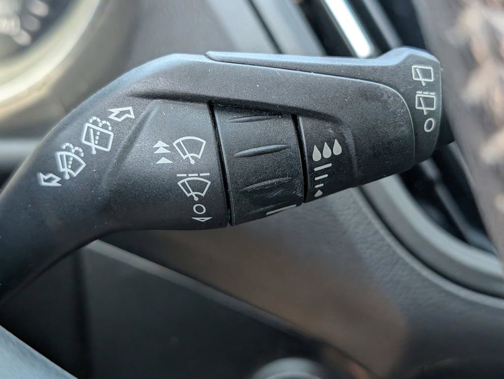 Used 2019 Ford Escape SE image 25