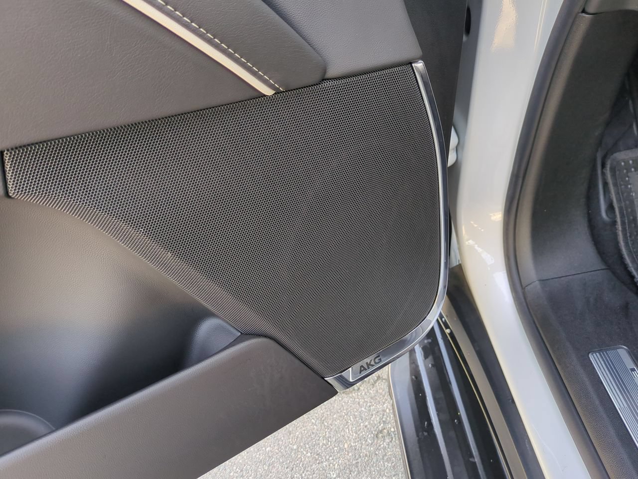 Used 2022 Cadillac Escalade Premium Luxury RWD image 25
