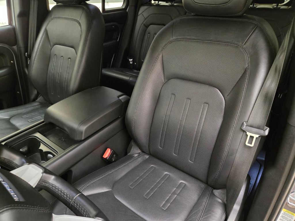 Used 2020 Land Rover Defender 110 First Edition AWD/4WD image 32