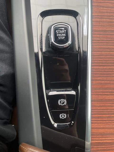 Certified 2023 Volvo XC60 T8 Plus image 24