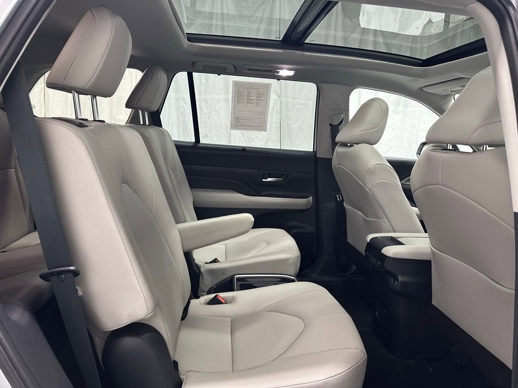 Used 2025 Toyota Grand Highlander AWD image 58