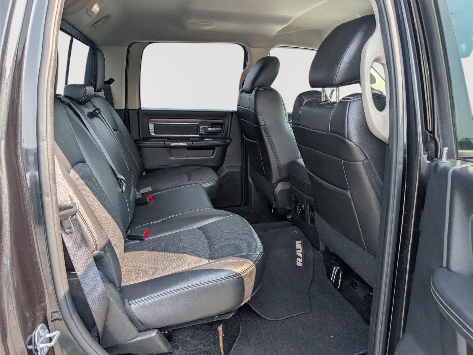 Used 2016 RAM 1500 Laramie w/ Convenience Group AWD/4WD image 11