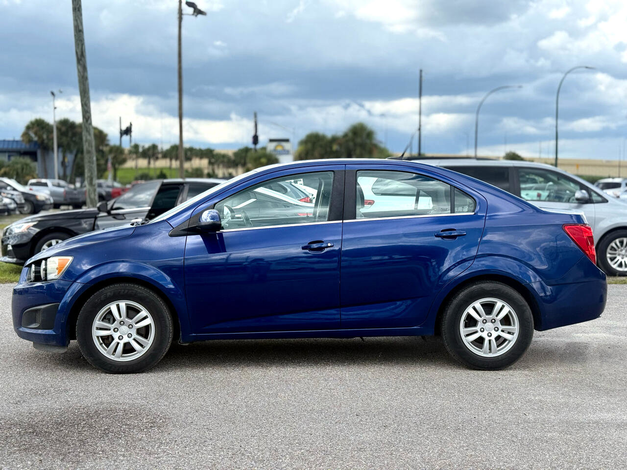 Used 2013 Chevrolet Sonic LT image 2