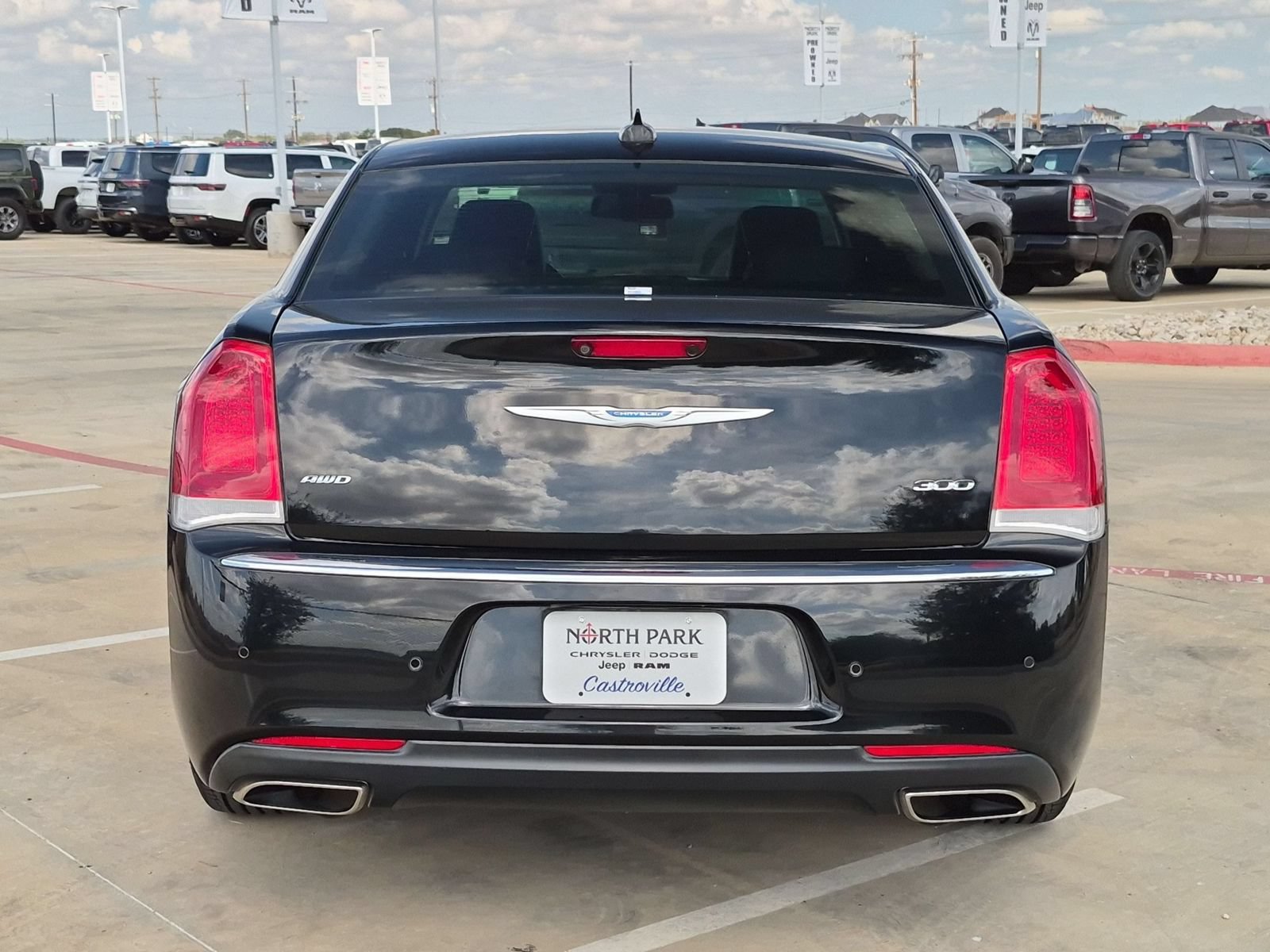 Used 2021 Chrysler 300 Touring L AWD/4WD image 4