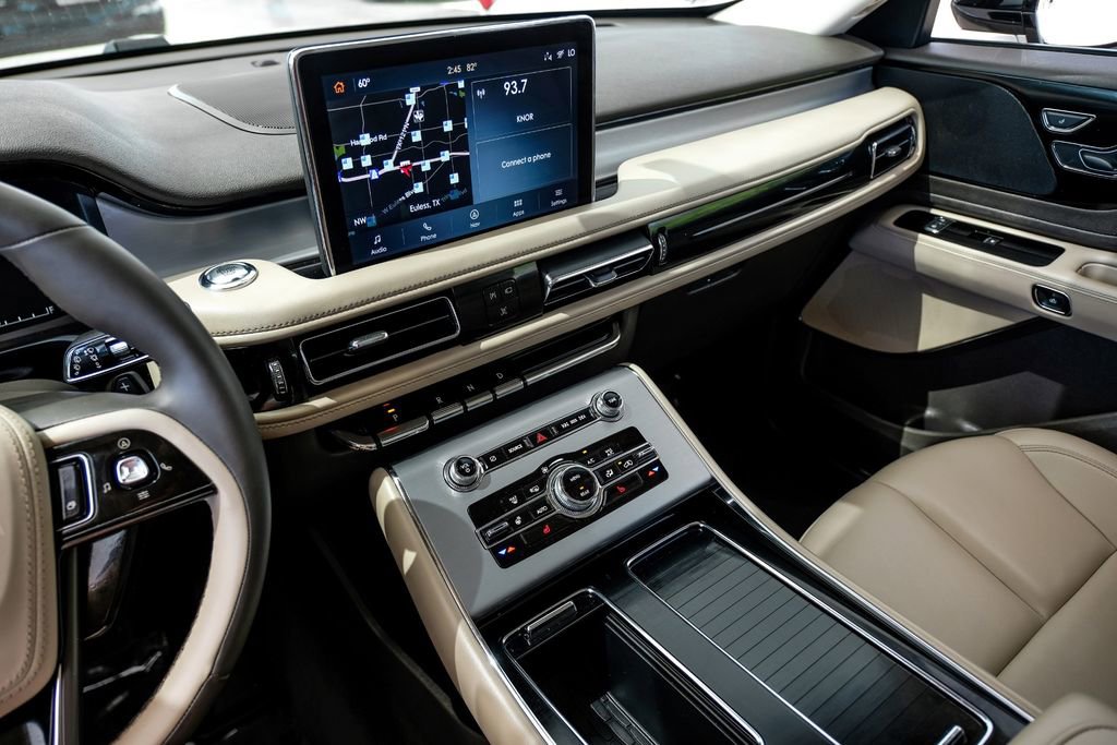 Used 2023 Lincoln Aviator AWD w/ Premium Package image 23