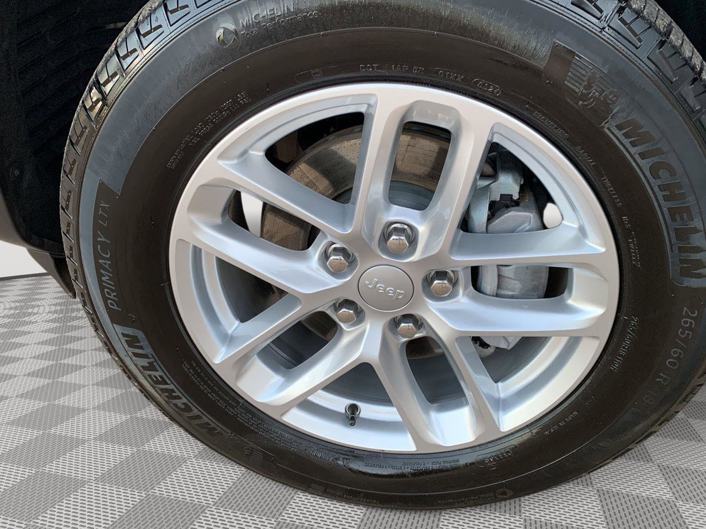 Used 2024 Jeep Grand Cherokee Laredo X image 34