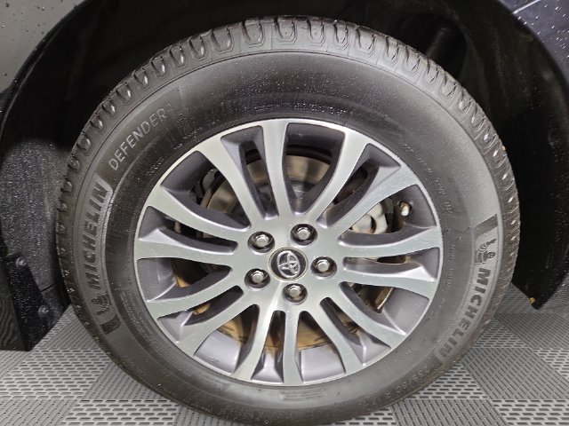Used 2019 Toyota Sienna XLE Premium FWD image 11