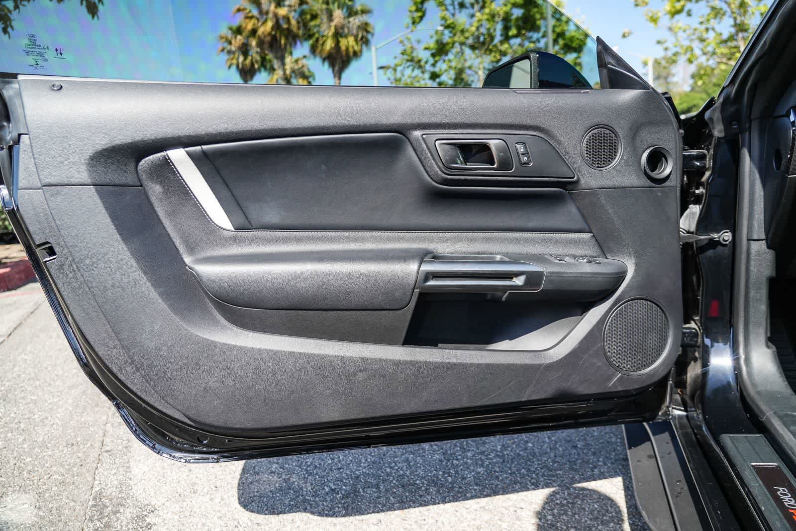 Used 2020 Ford Mustang Shelby GT500 w/ Technology Package RWD image 22