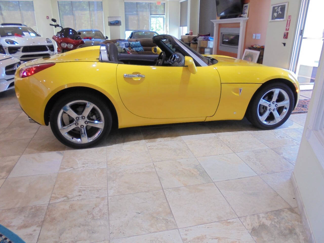 Used 2007 Pontiac Solstice Convertible RWD image 20