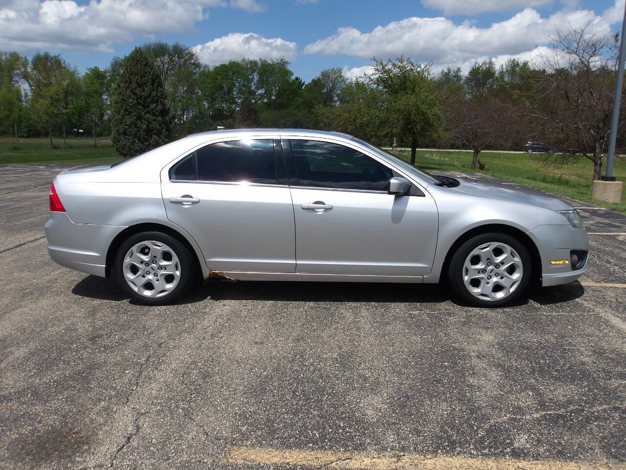 Used 2011 Ford Fusion SE w/ 202A Rapid Spec Order Code FWD image 2