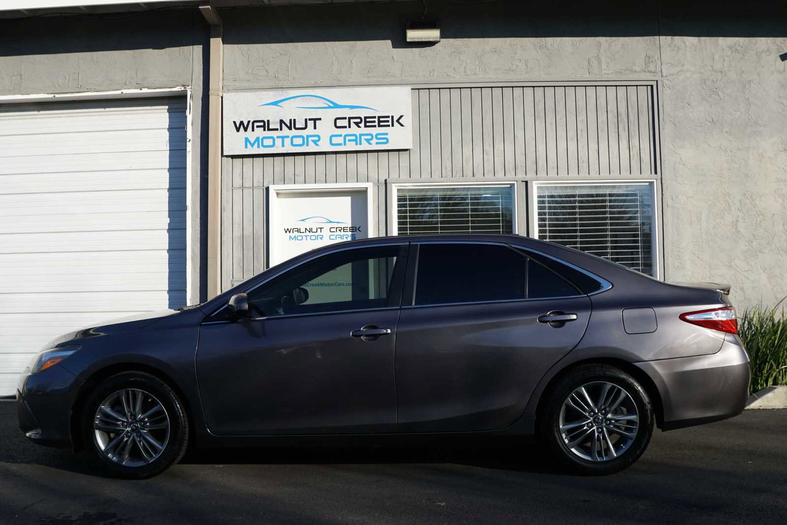 Used 2017 Toyota Camry SE w/ Moonroof Package image 20