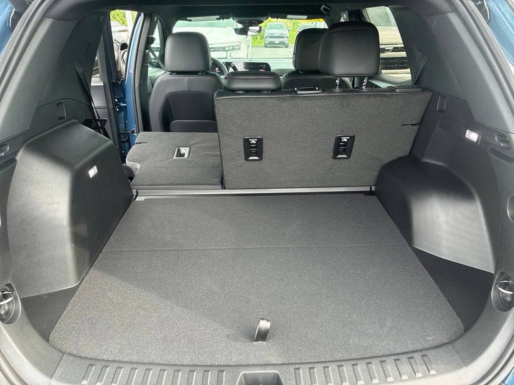 New 2027 Chevrolet Equinox RS w/ Safety and Technology Package AWD/4WD image 33