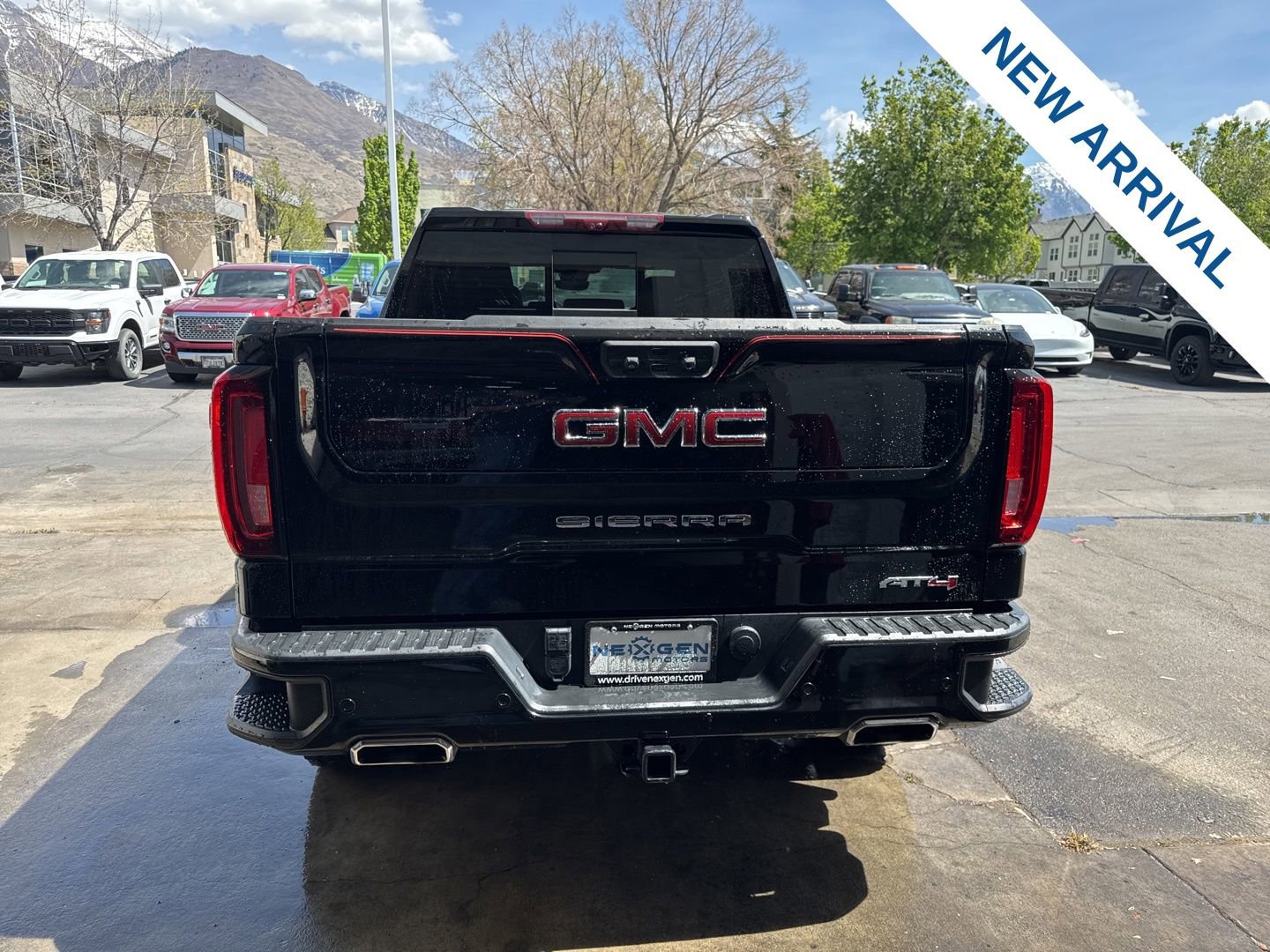 Used 2022 GMC Sierra 1500 AT4 w/ AT4 Premium Package image 6