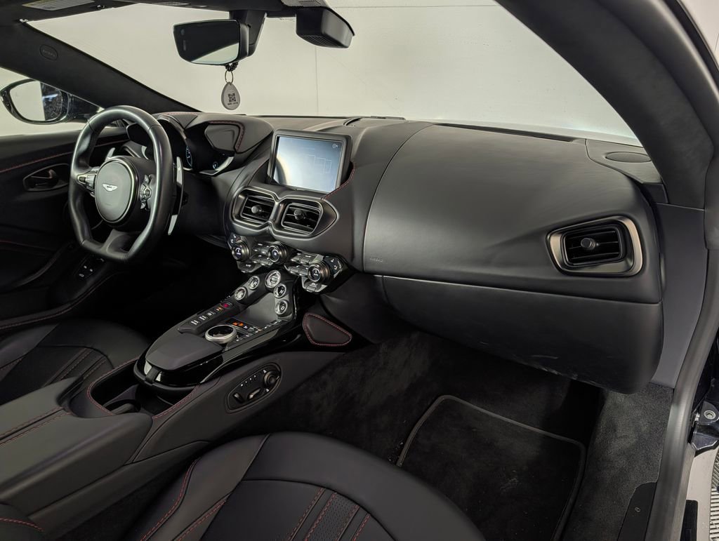 Used 2023 Aston Martin V8 Vantage Coupe image 14