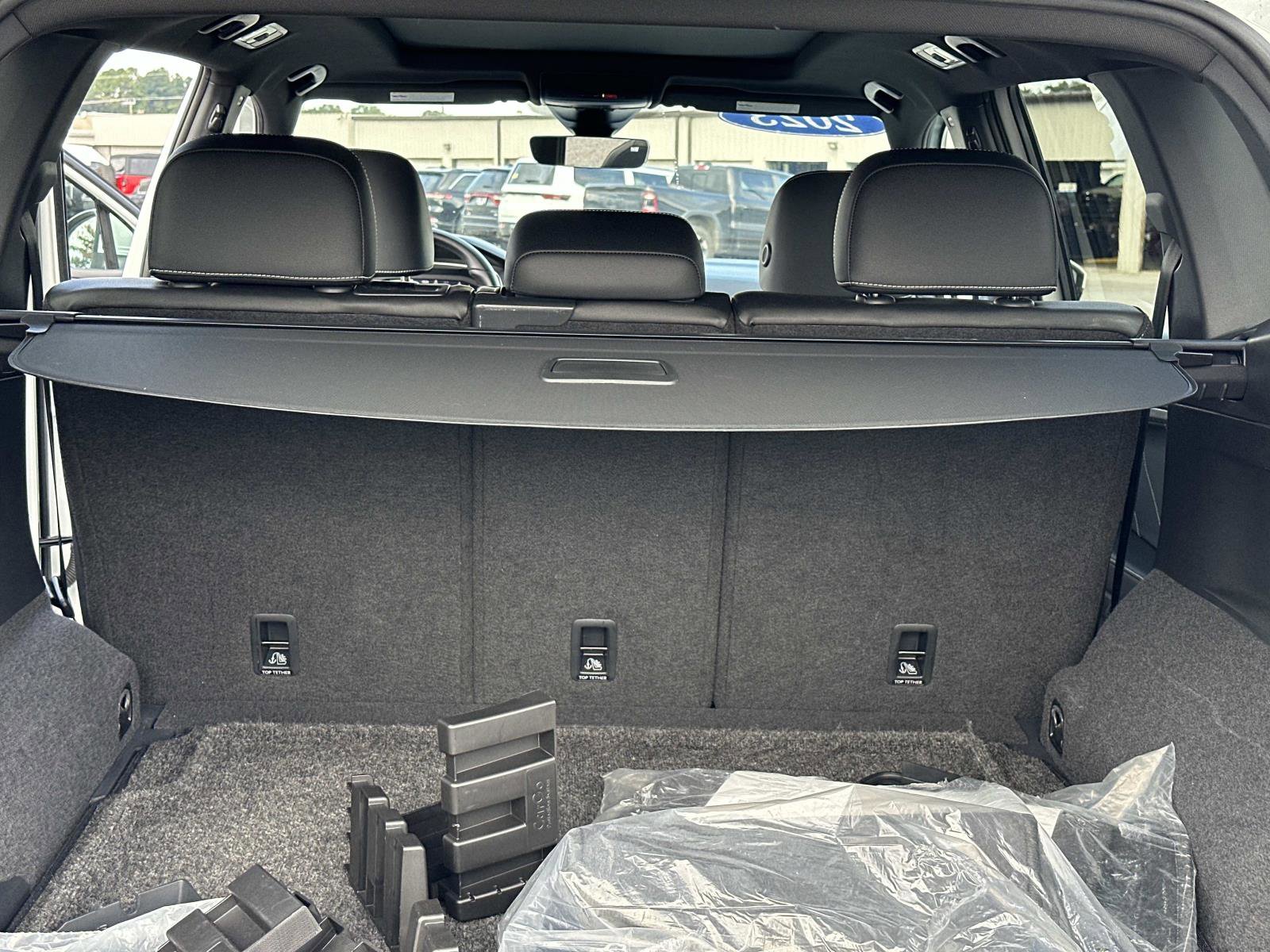 Used 2023 Volkswagen Tiguan SEL R-Line image 13