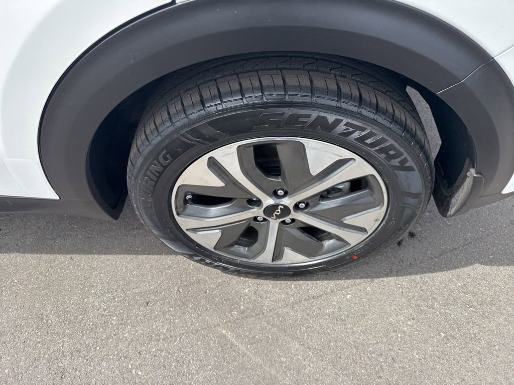 Used 2022 Kia Niro EX image 8