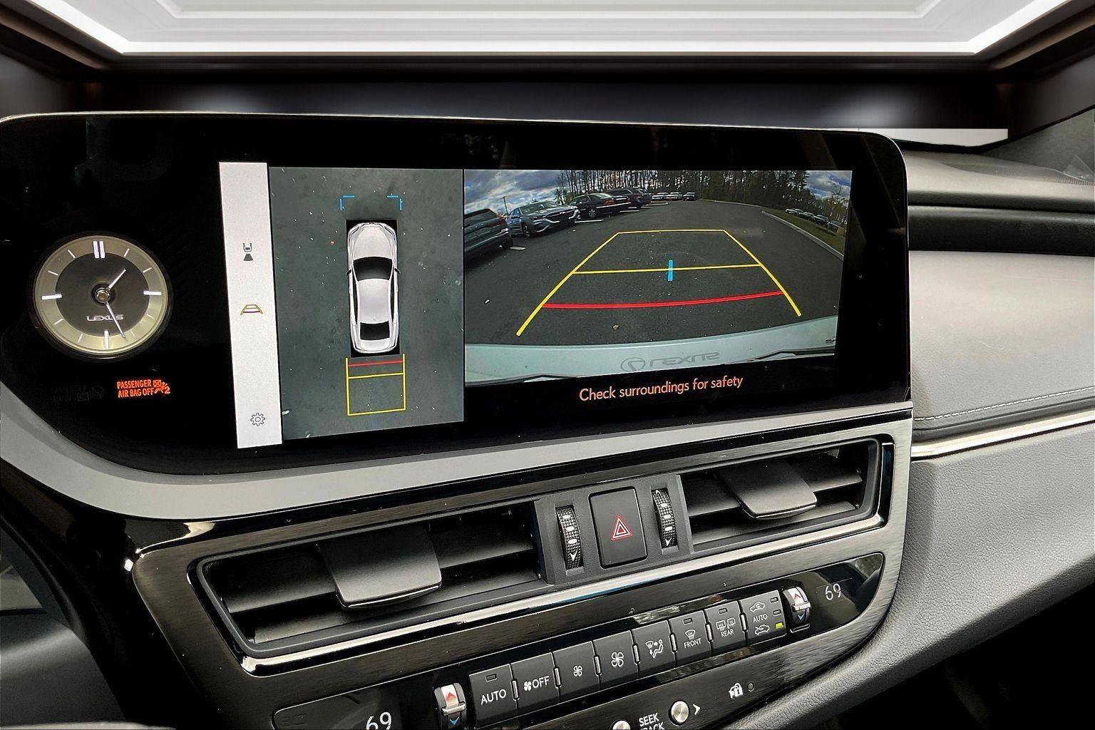 Used 2025 Lexus ES 300h w/ Luxury Package image 23