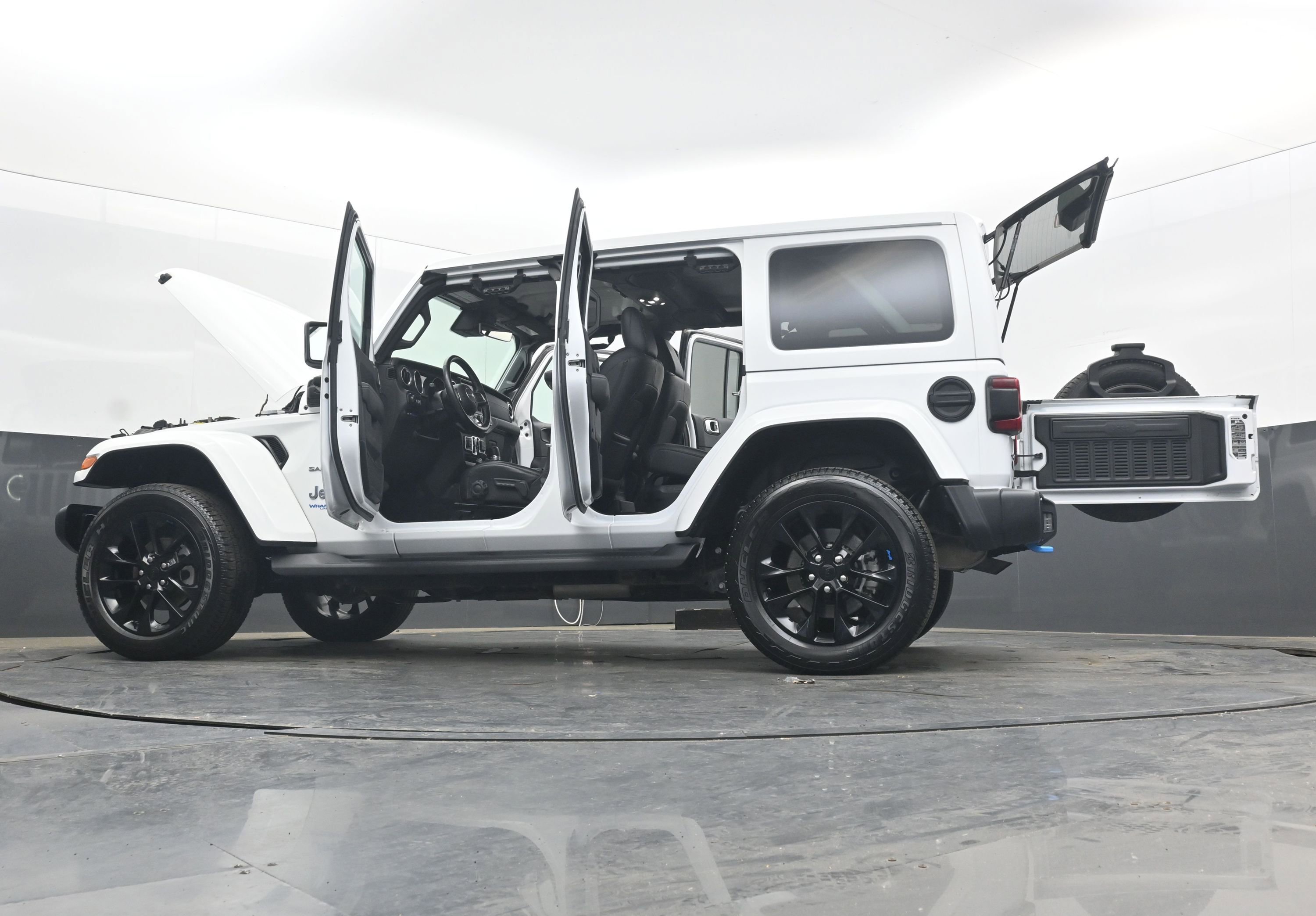 Used 2022 Jeep Wrangler Unlimited Sahara w/ Cold Weather Group AWD/4WD image 45