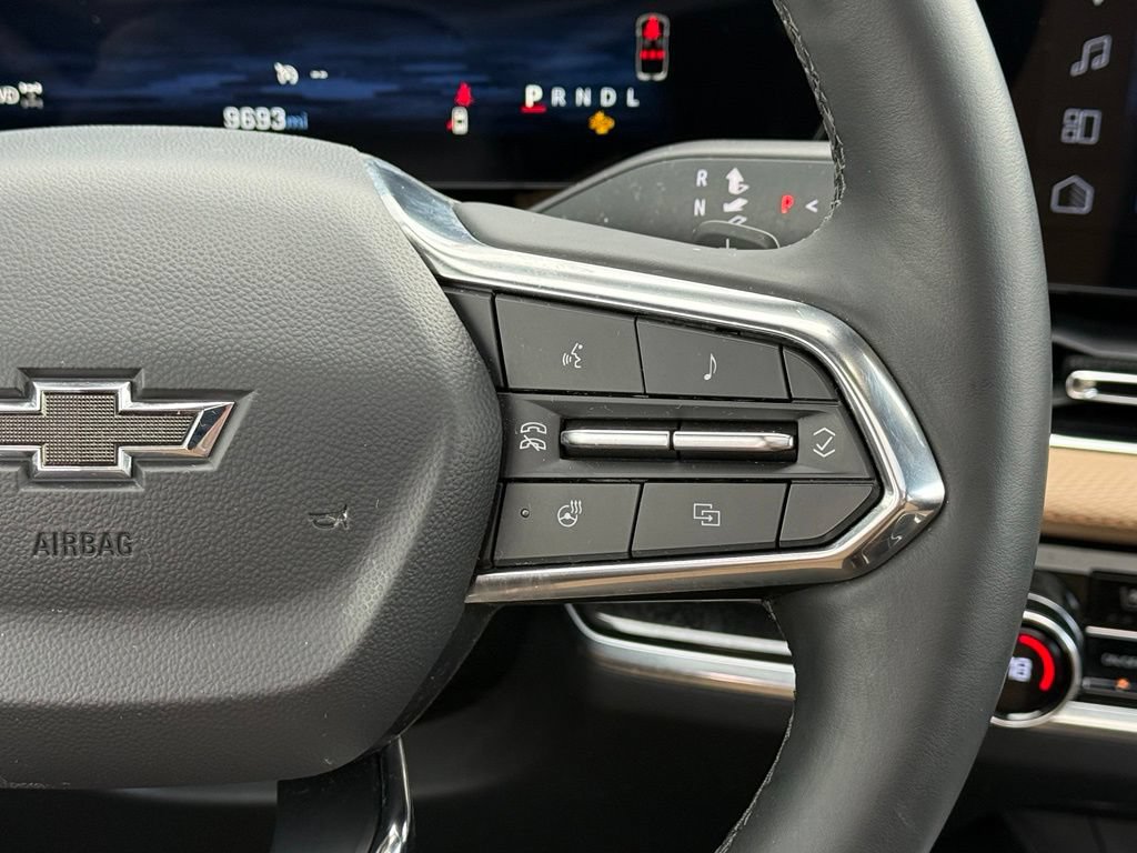 Used 2025 Chevrolet Equinox ACTIV w/ Safety and Technology Package AWD/4WD image 11
