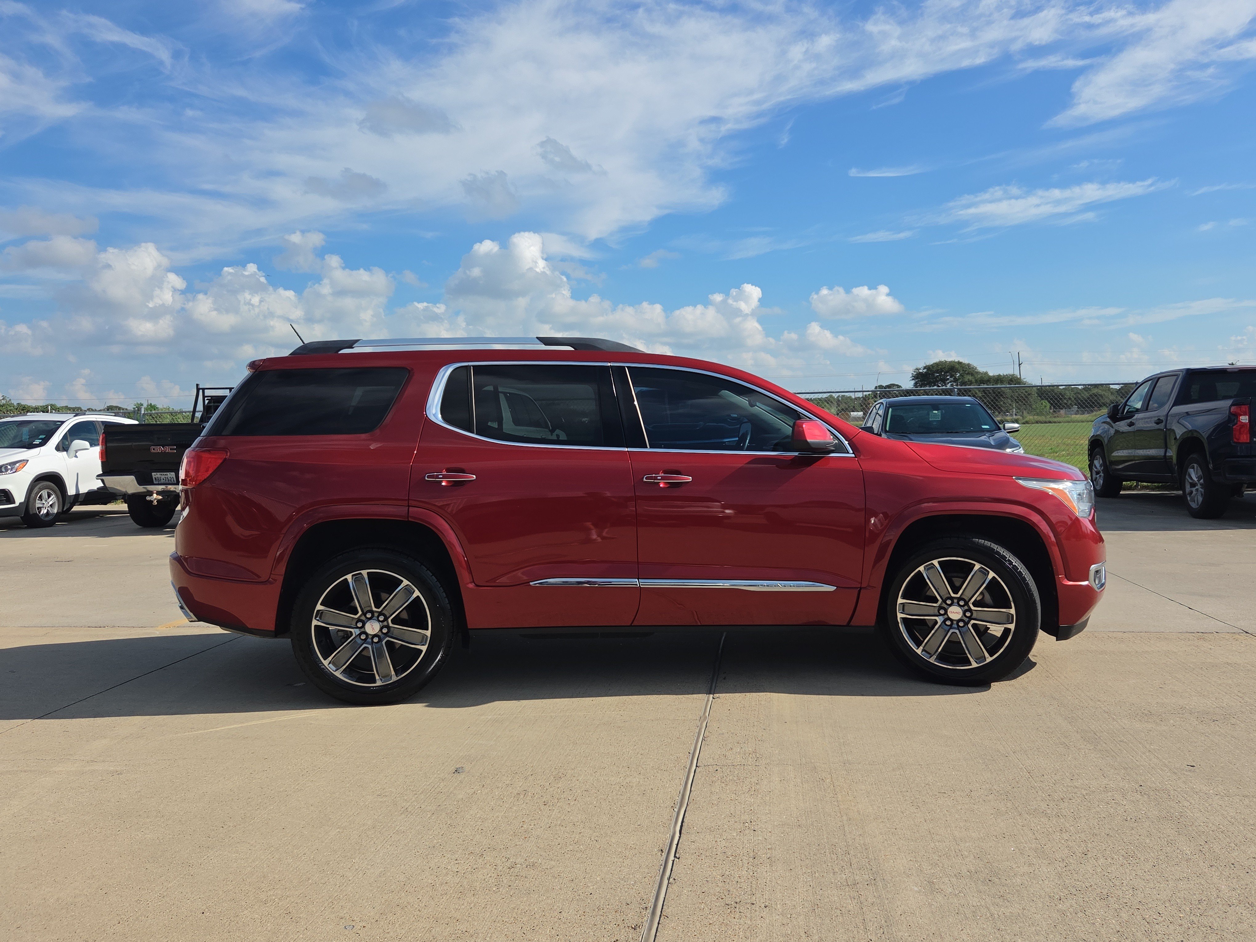 Used 2019 GMC Acadia Denali w/ Technology Package FWD image 4